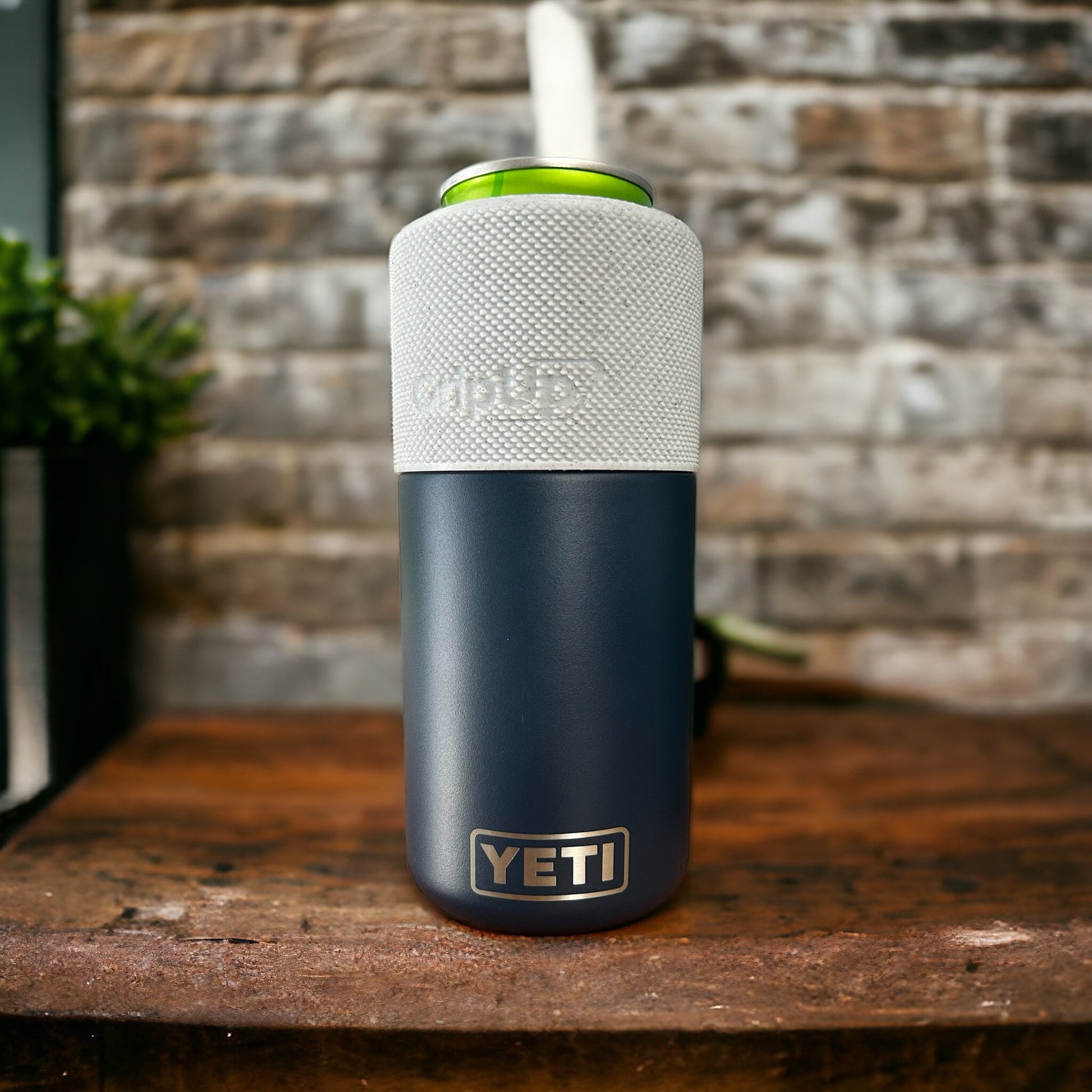 Grip Up 500ml suits new YETI 375ml Colsters. Adaptor for energy drinks or any 500ml can.